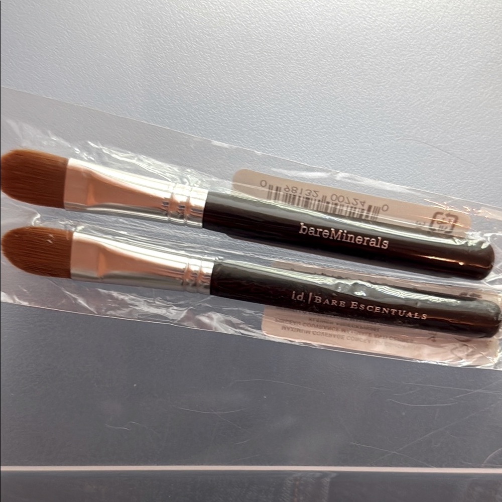 NWT bareMinerals 2ct max coverage concealer brush